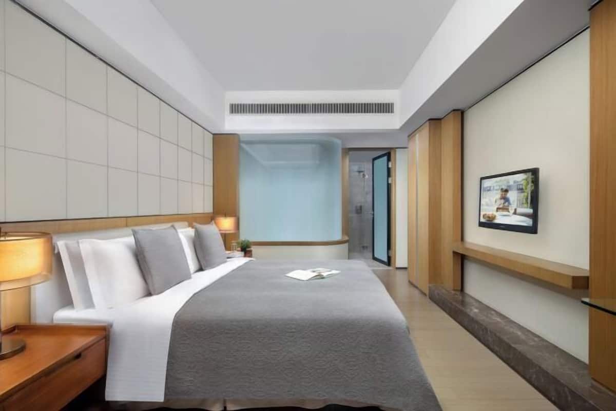 Luxe beddengoed, donzen dekbedden, een kluis op de kamer