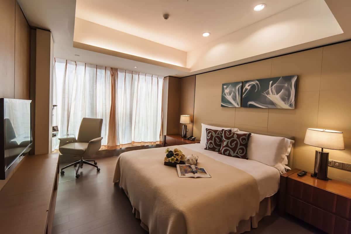 Premium bedding, down comforters, in-room safe, individually furnished