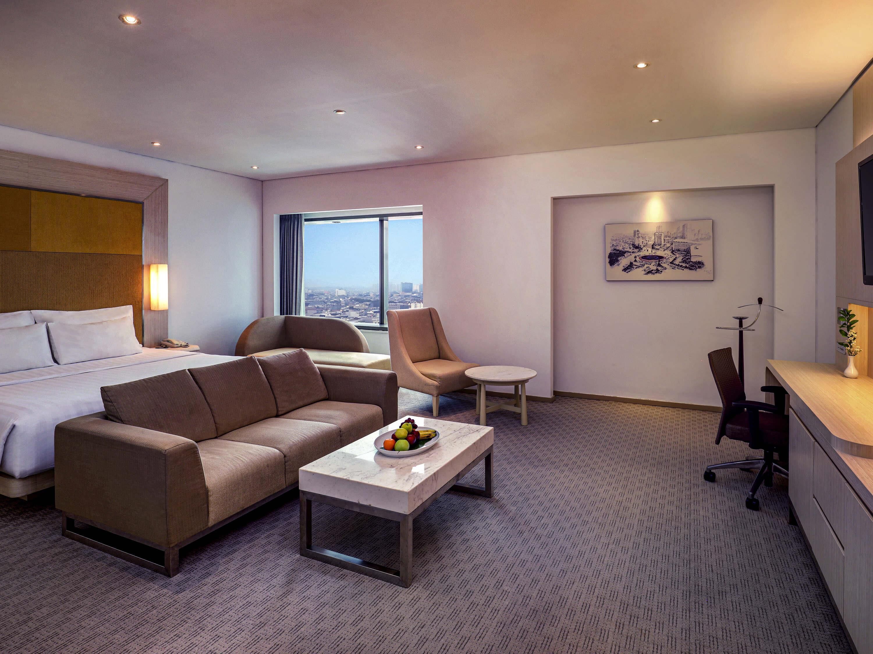 Executive Suite, 1 King Bed with Sofa bed | Minibar, in-room safe, desk, laptop workspace