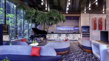 2 bars, lounge dans le hall, piano-bar