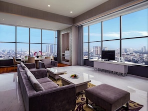 Suite (Penthouse) | 1 bedroom, minibar, in-room safe, desk