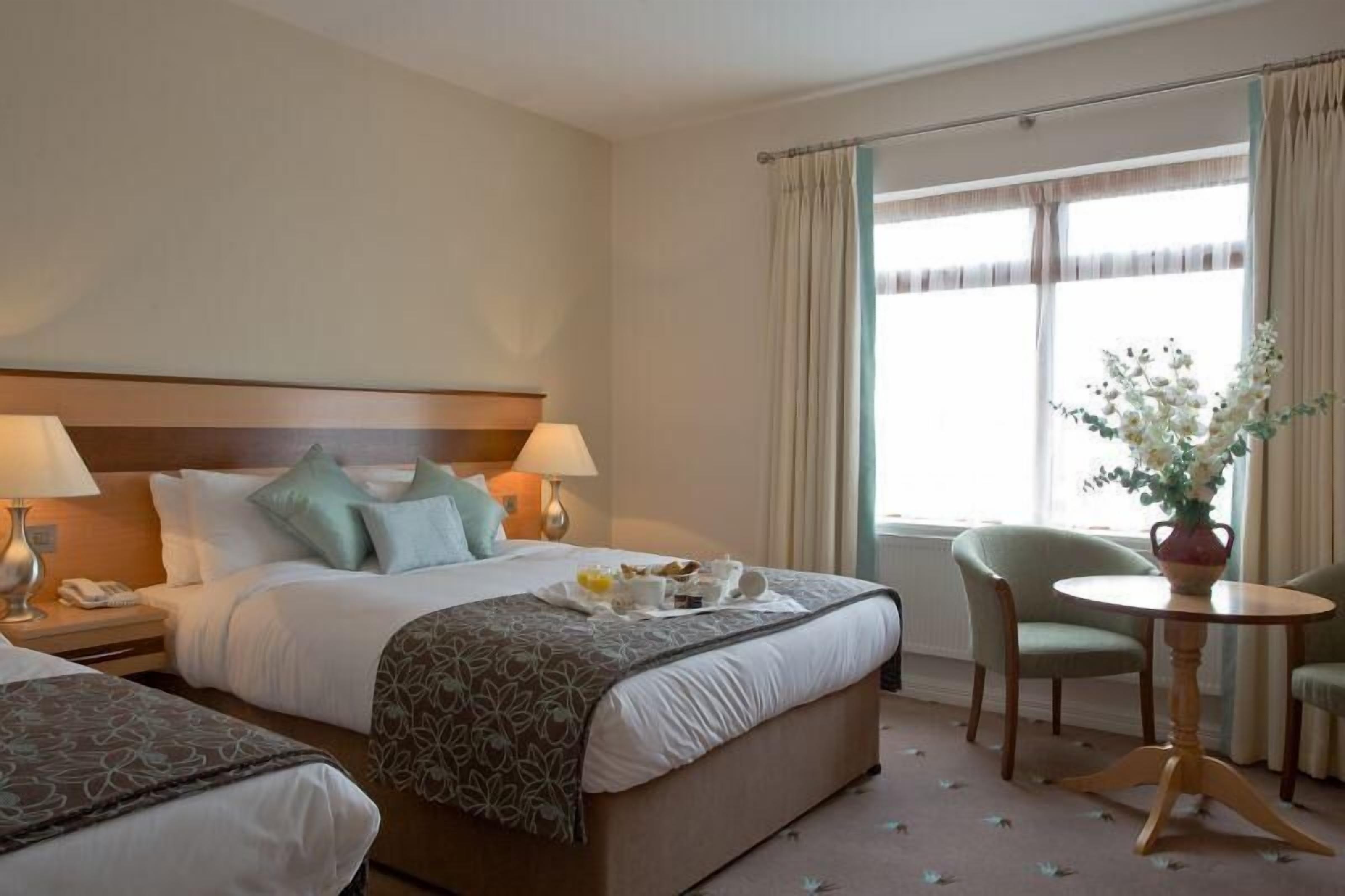 hypo-allergenic bedding, in-room safe, desk, laptop workspace