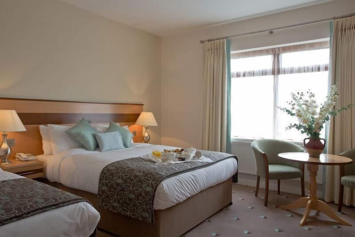 hypo-allergenic bedding, in-room safe, desk, laptop workspace