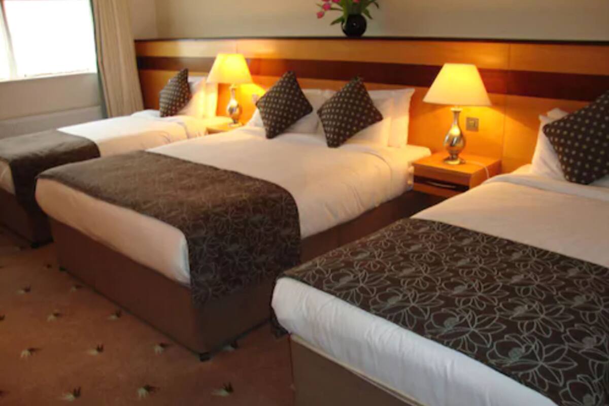 hypo-allergenic bedding, in-room safe, desk, laptop workspace