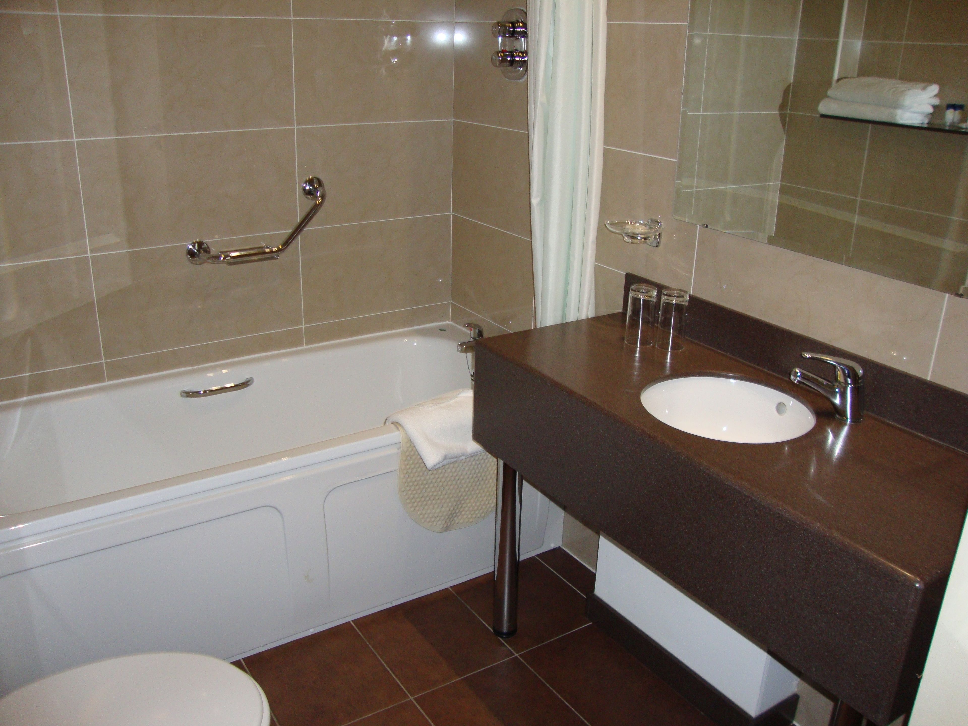 combined shower/bathtub, free toiletries, hair dryer, towels