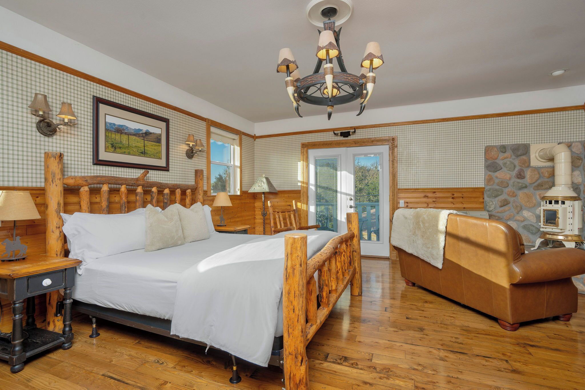 Sanford | Egyptian cotton sheets, premium bedding, pillowtop beds, minibar