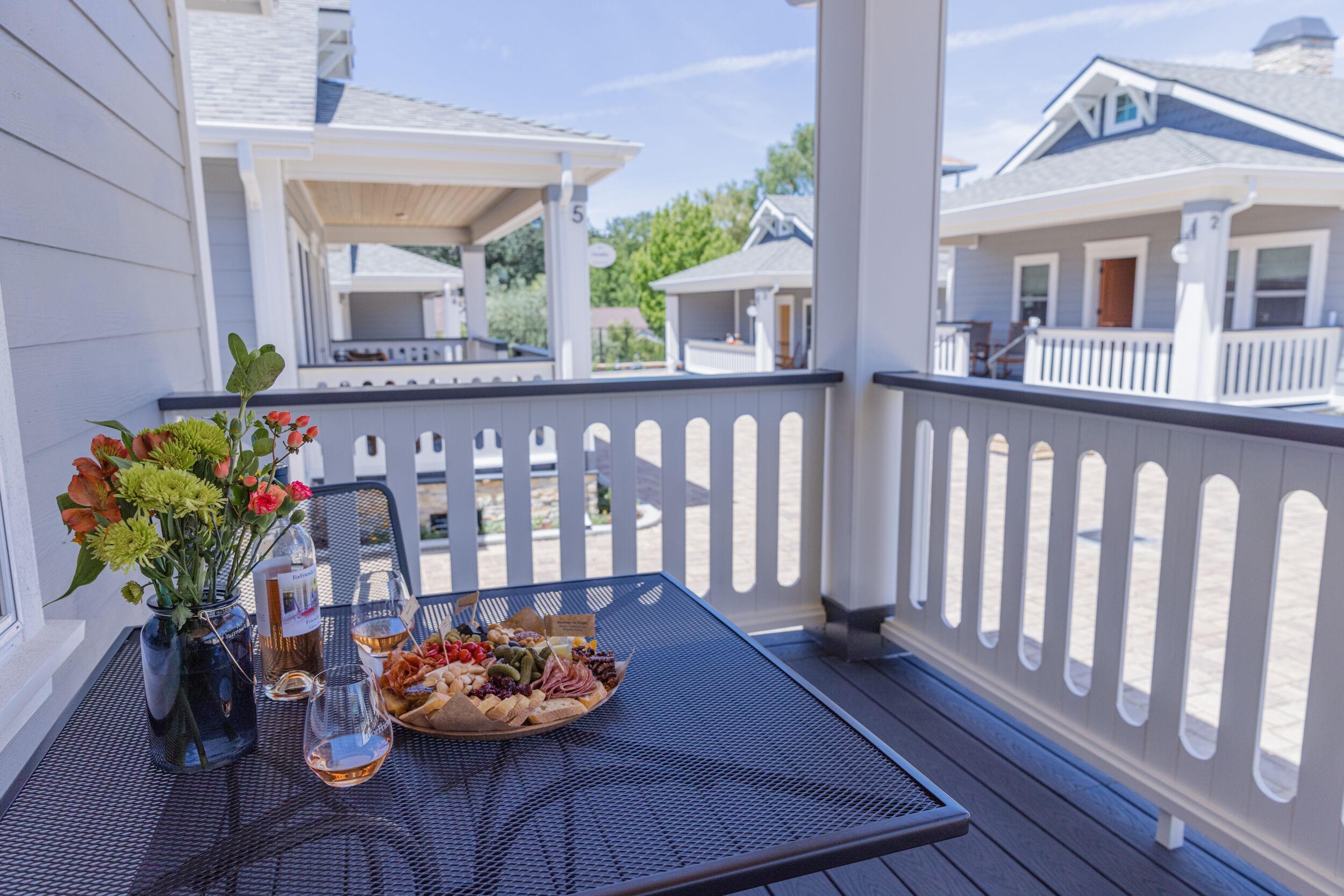 Suite estudio familiar, varias camas, cocineta, vista a la colina | Terraza o patio