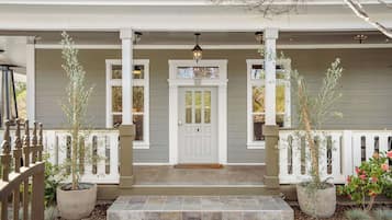 Bungalow #1 by Polo House and Bungalows | Façade de l’hébergement