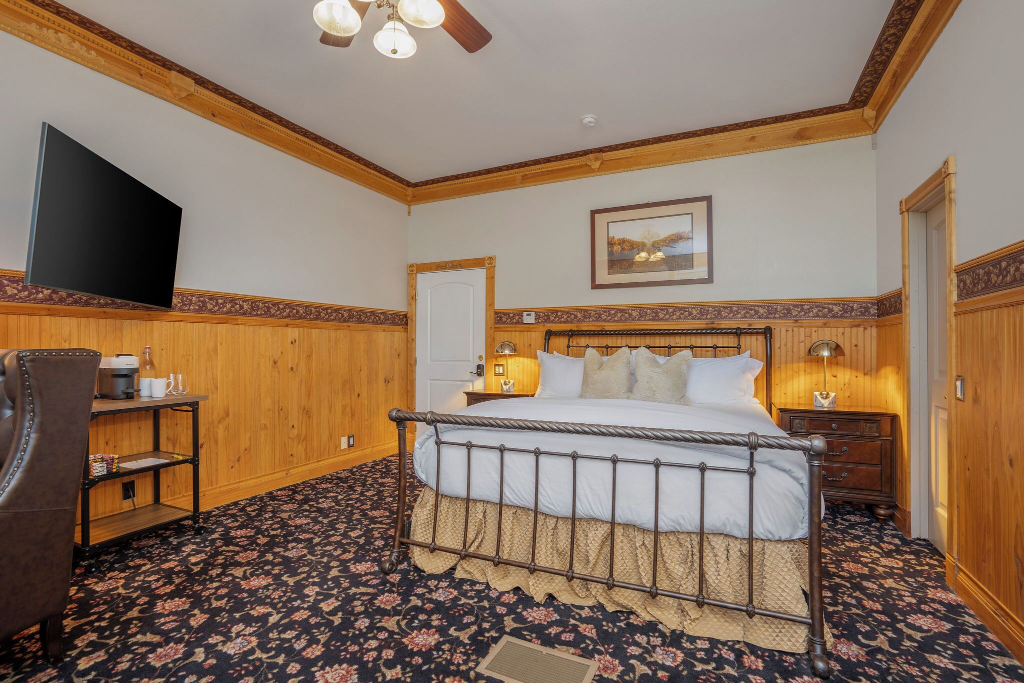 Artiste | Egyptian cotton sheets, premium bedding, pillowtop beds, minibar