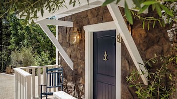 Kalyra by Polo House and Bungalows | 이집트산 면 시트, 고급 침구, 필로우탑 침대, 미니바