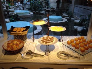 Buffet - Century Sunshine Hotel - Emeishan (Leshan)