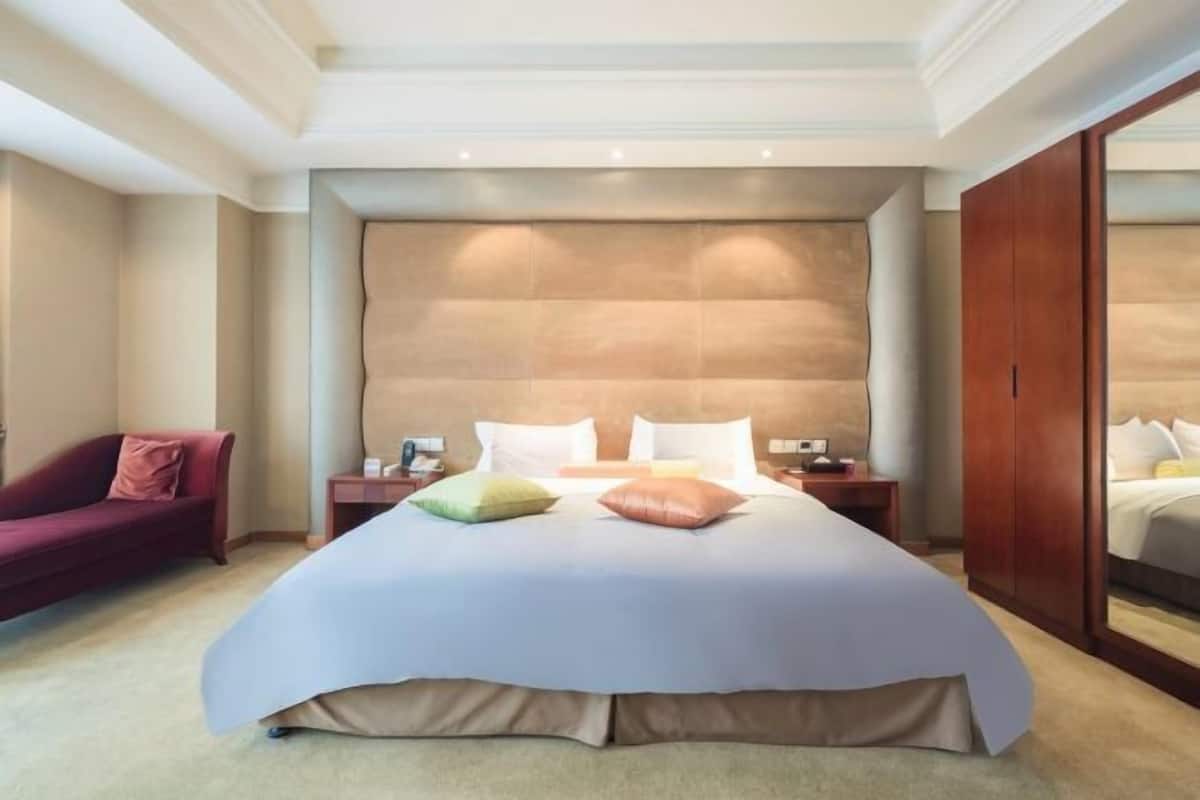 In-room safe, desk, iron/ironing board, free WiFi