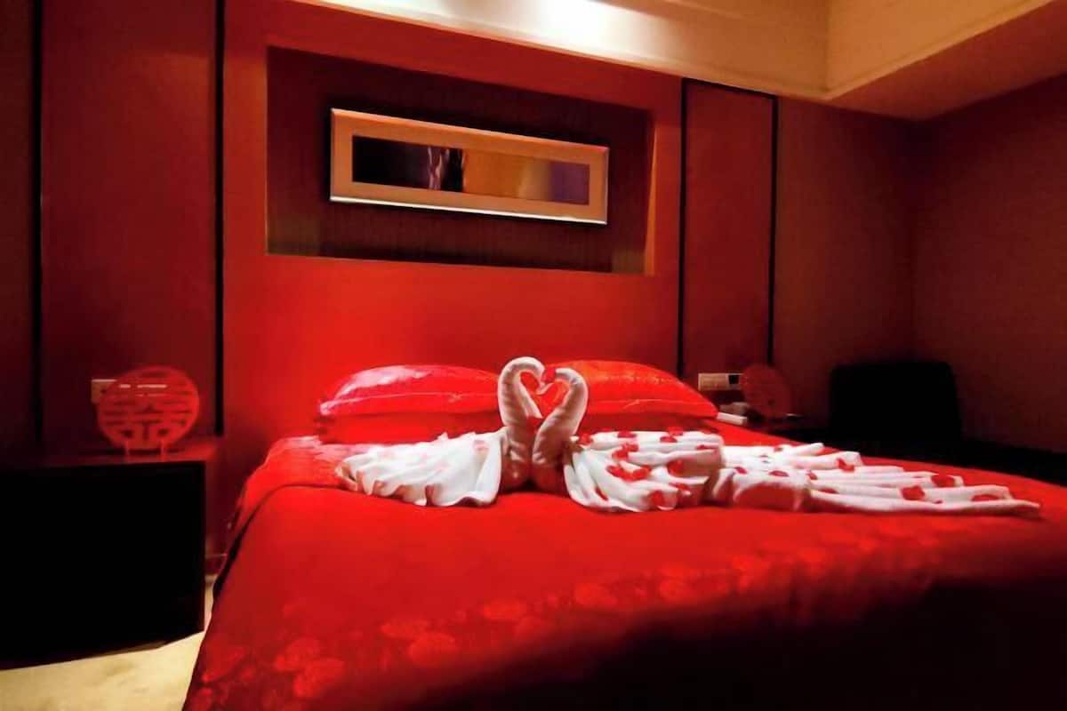In-room safe, desk, iron/ironing board, free WiFi