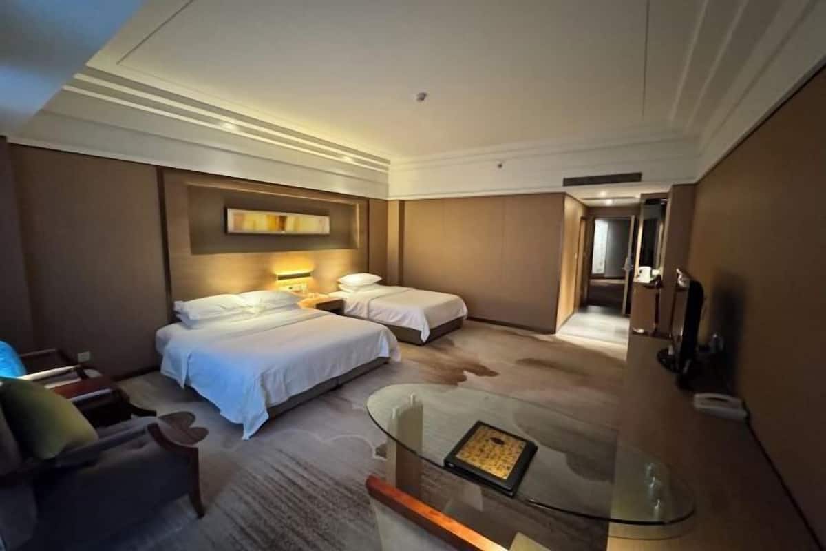 In-room safe, desk, iron/ironing board, free WiFi