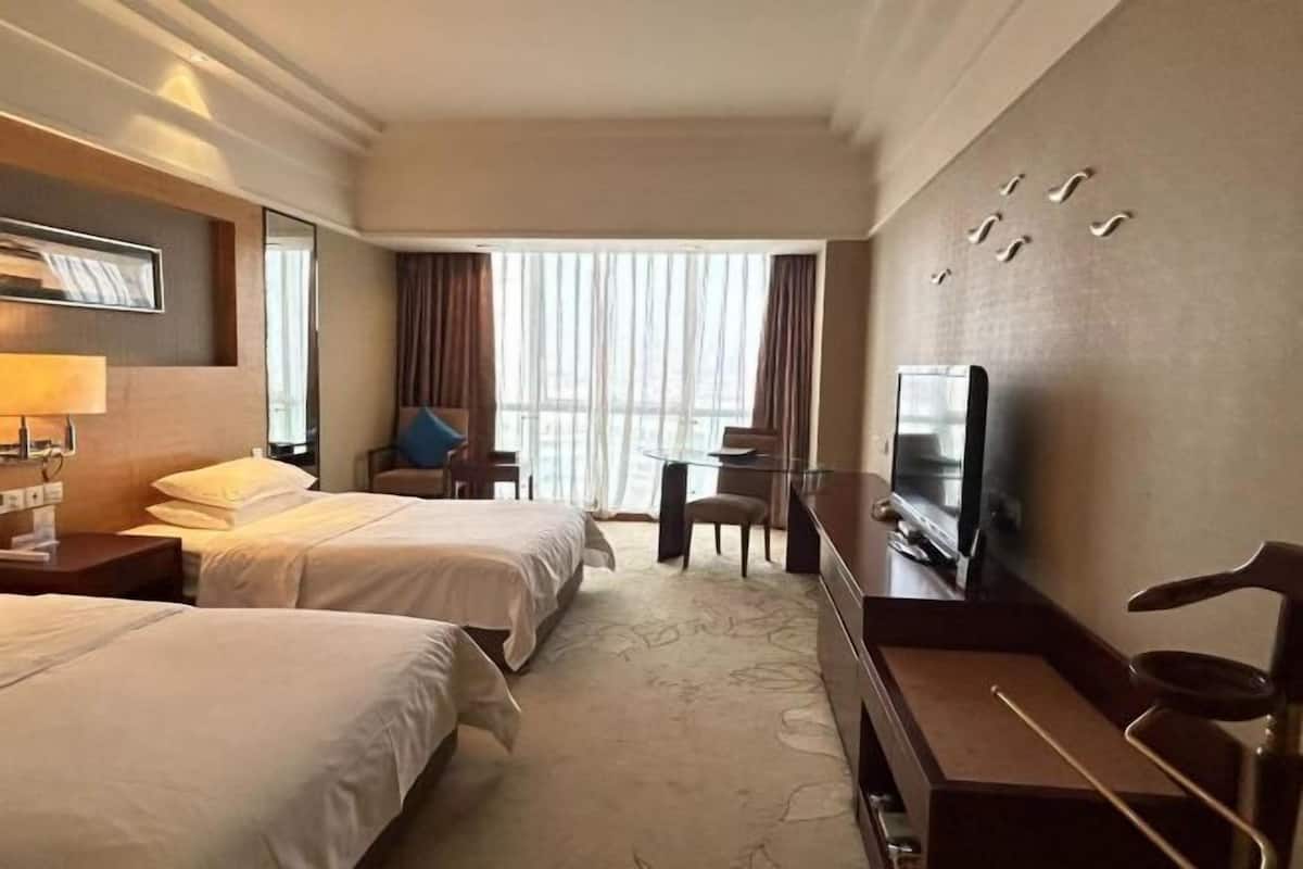 In-room safe, desk, iron/ironing board, free WiFi