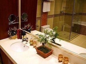 Free toiletries, slippers