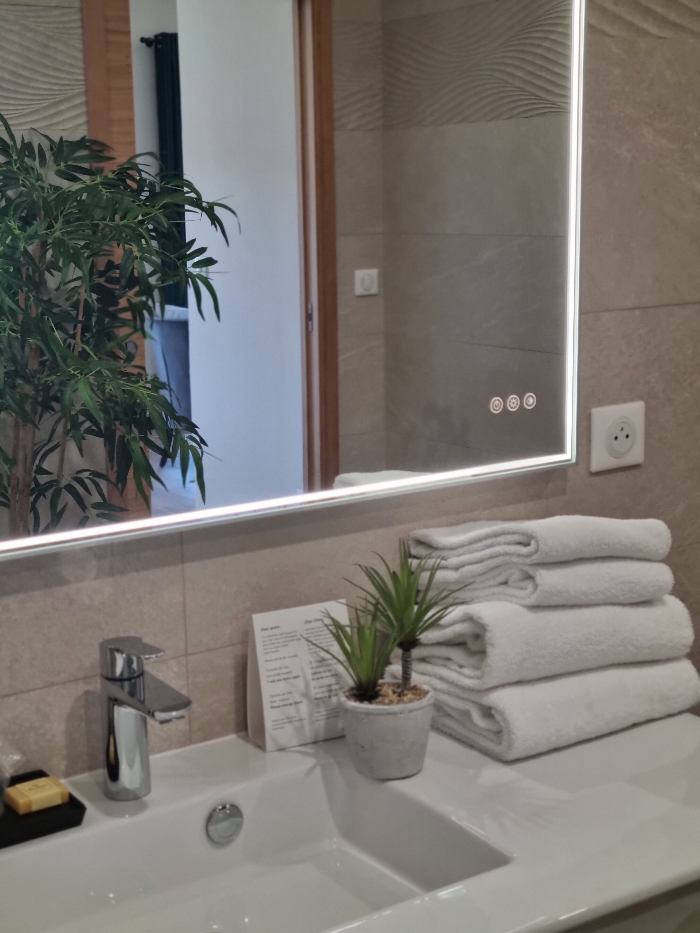 junior suite, terrace | bathroom | free toiletries, hair dryer, towels