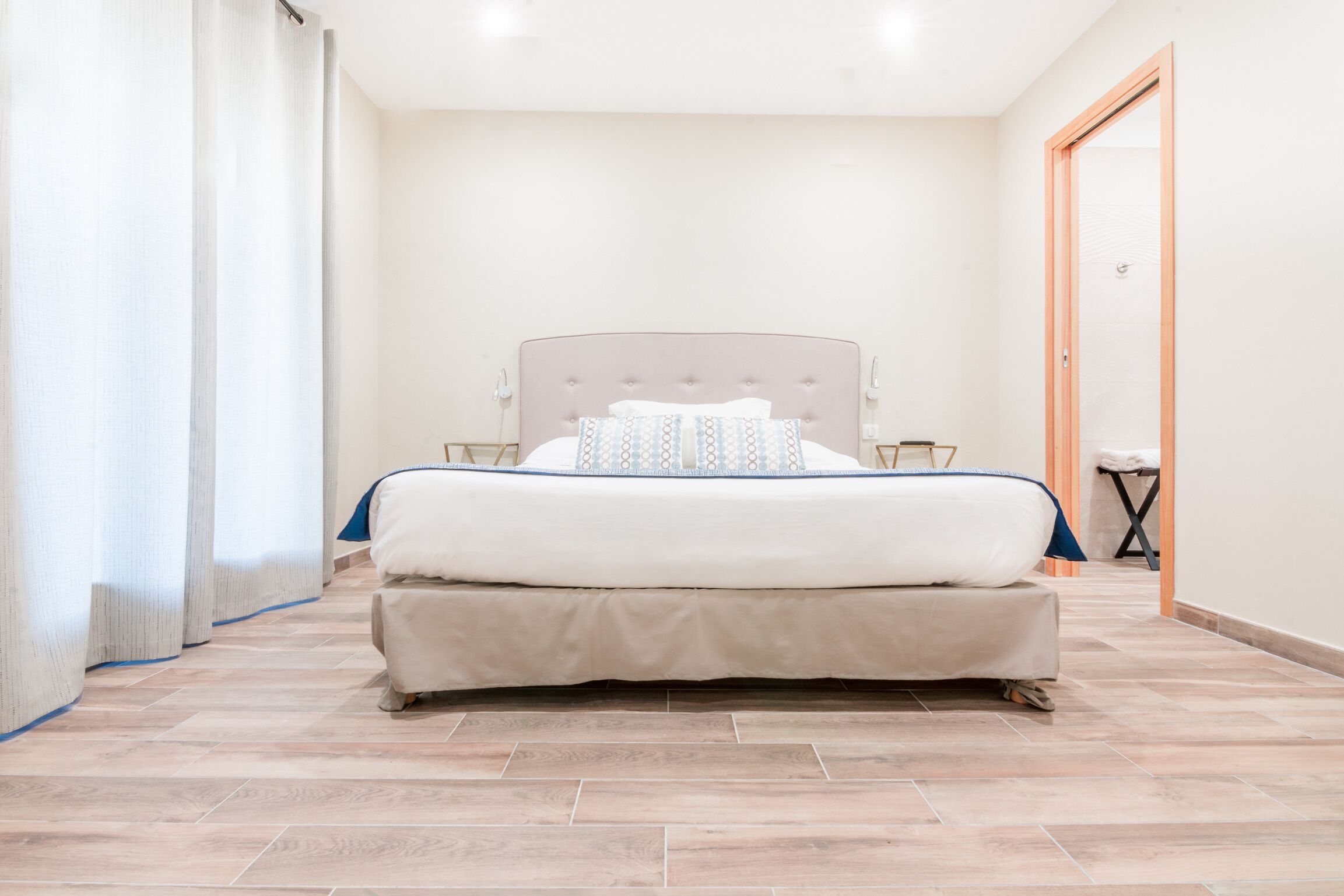 junior suite, terrace | minibar, in-room safe, desk, blackout curtains