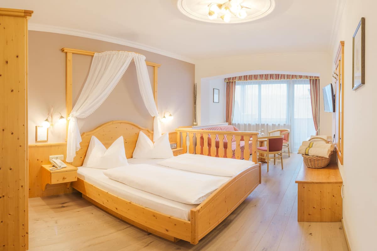 comfort double room, balcony, mountain view | 1 bedroom, hypo-allergenic bedding, minibar, in-room safe