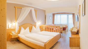 Chambre Double Confort, balcon, vue montagne | 1 chambre, literie hypoallergénique, minibar