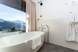 Deluxe Suite, 1 Bedroom, Sauna, Mountain View | Hypo-allergenic bedding, minibar, in-room safe, desk - Granpanorama Hotel StephansHof (Villandro)