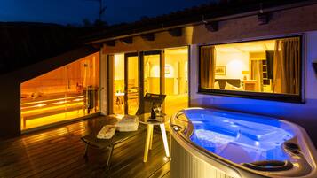 Panoramic-Suite, 1 Schlafzimmer, Whirlpool, Bergblick | Terrasse/Patio