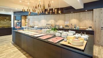 Free daily buffet breakfast