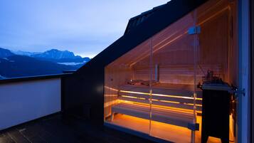 Panoramic-Suite, 1 Schlafzimmer, Whirlpool, Bergblick | Terrasse/Patio