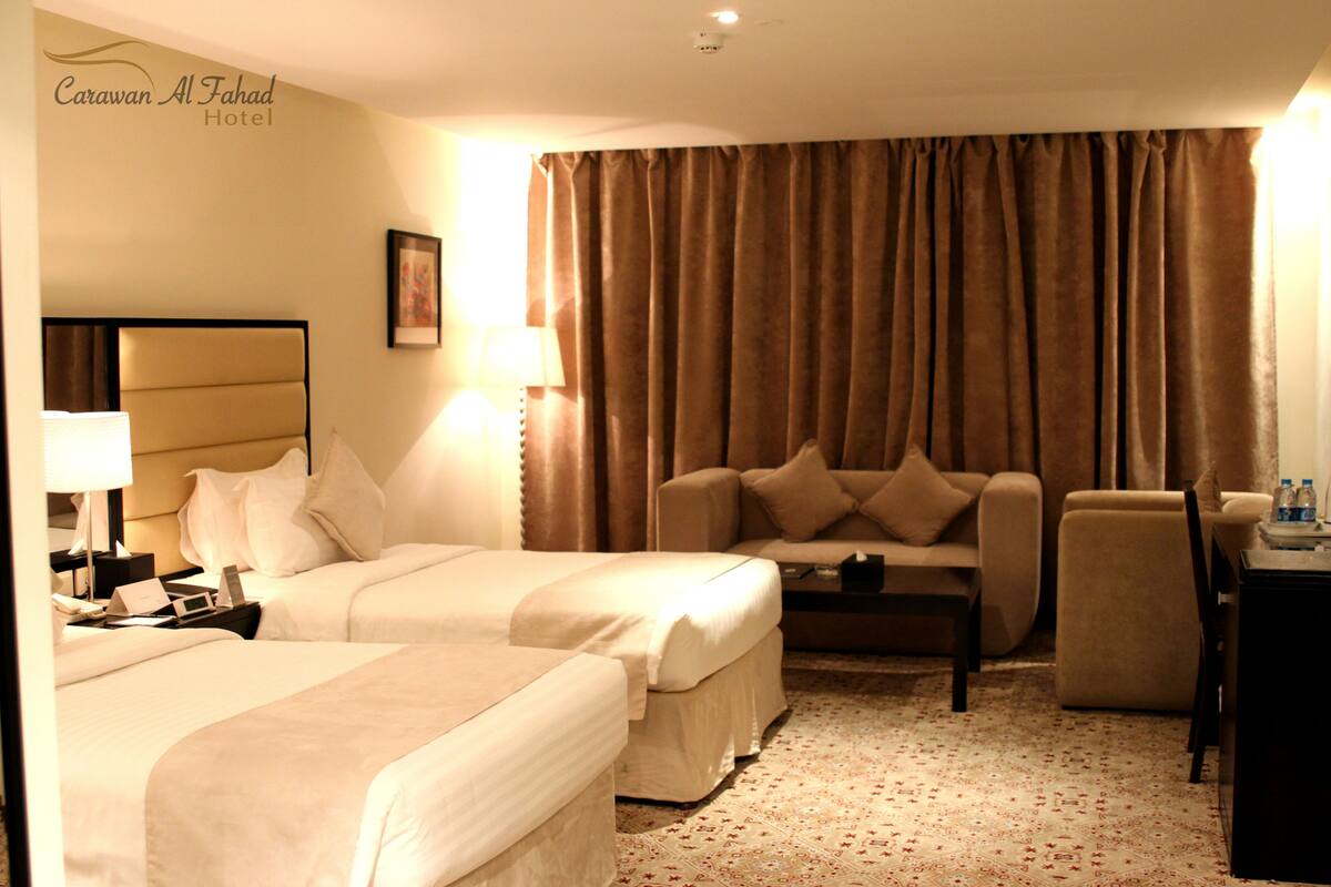 Peralatan tempat tidur premium, bar mini, peti besi dalam bilik