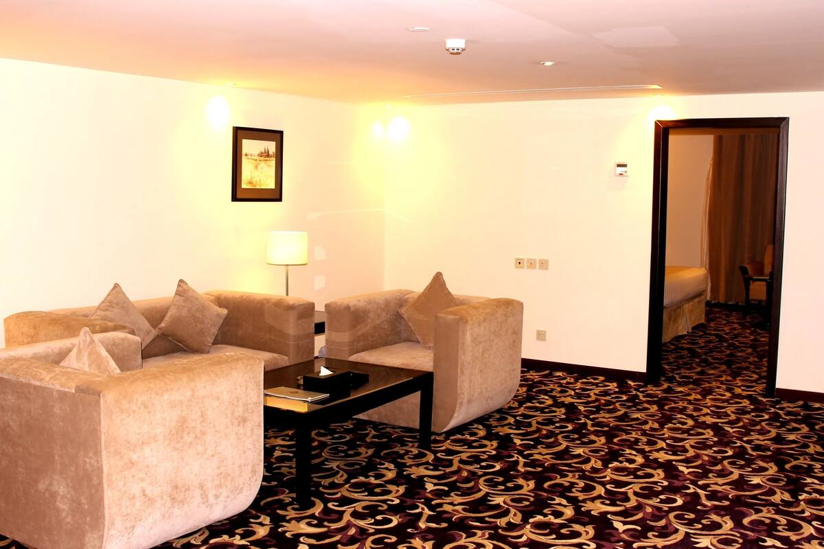 Executive Suite | Ruang tamu | 42 inci televisyen LCD dengan kabel, TV, filem tayangan pertama