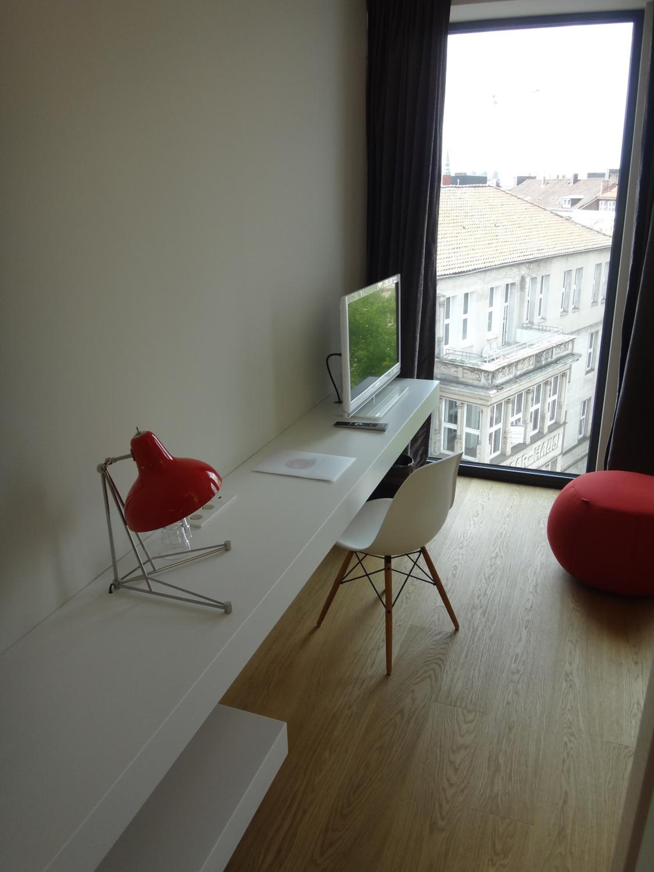 flat-screen tv, ipod dock