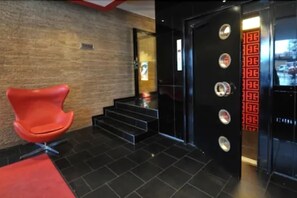 Lobby sitting area - Smartcity Designhotel (Hannover)