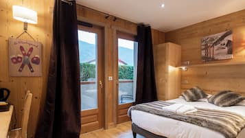 Caja de seguridad en la habitación y escritorio