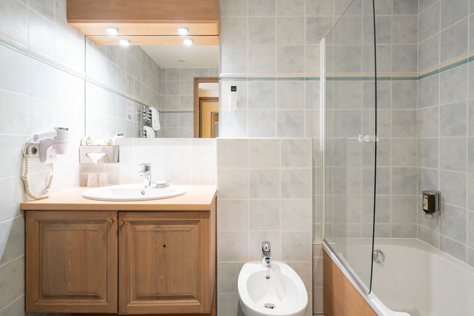 triple room | bathroom | eco-friendly toiletries, hair dryer, towels