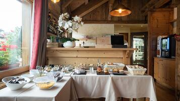 Mittagessen und Abendessen, lokale Küche