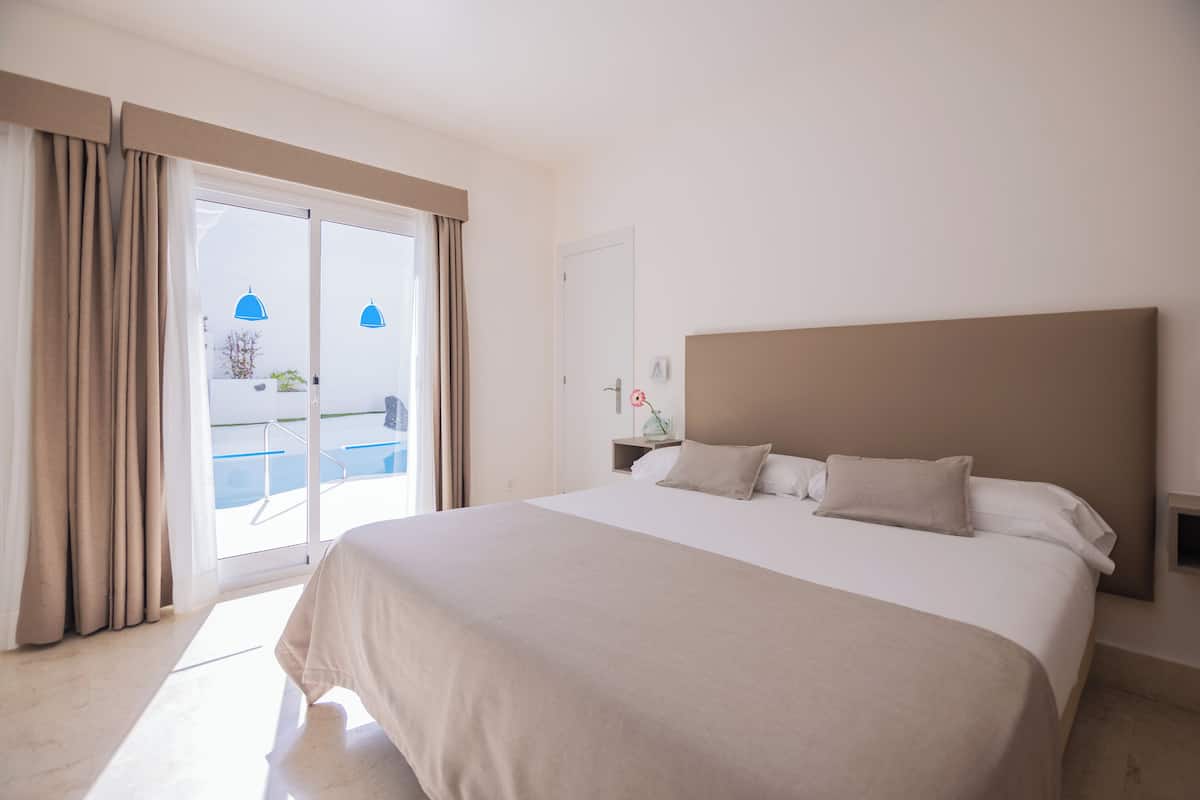 Royal Villa, 3 Bedrooms | Premium bedding, in-room safe, desk, iron/ironing board