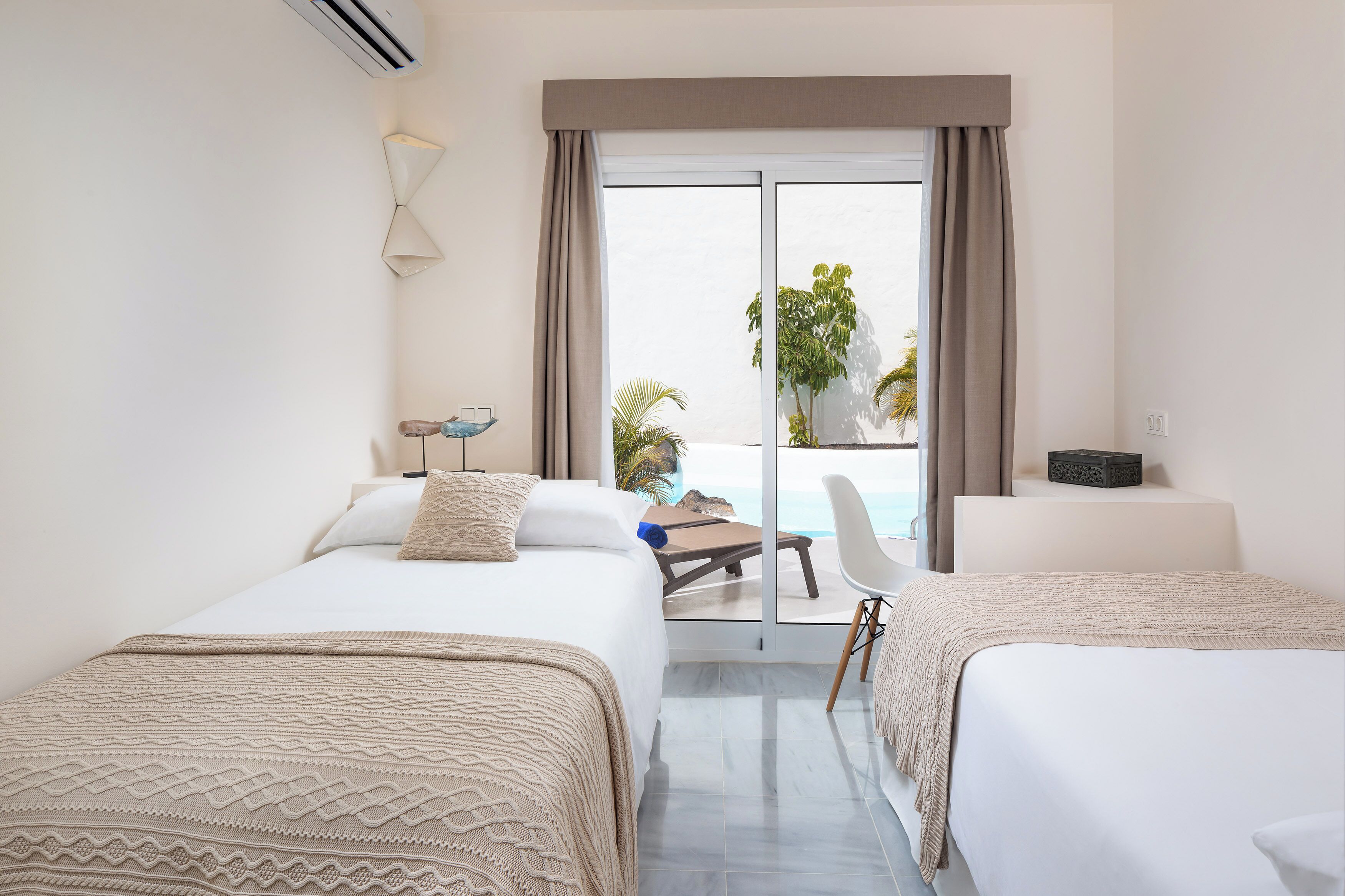 Premium bedding, in-room safe, desk, iron/ironing board