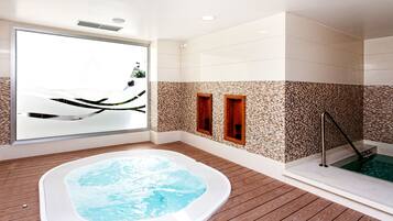 Salas de tratamiento para parejas, sauna y tina de hidromasaje