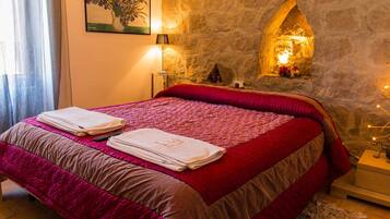 Premium bedding, in-room safe, cots/infant beds, free WiFi