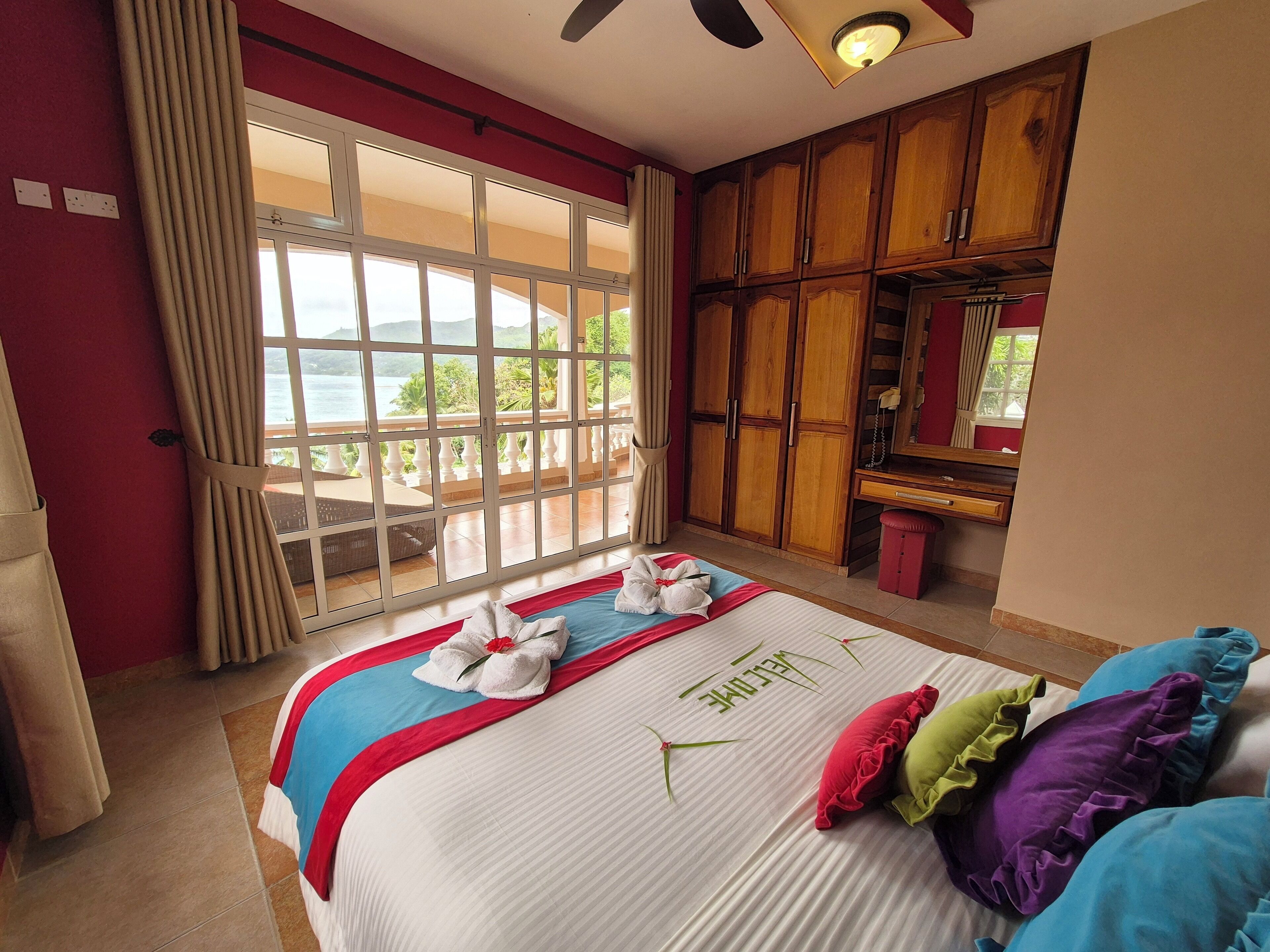 Apartment, 2 Bedrooms, Sea View | 1 bedroom, minibar, in-room safe, iron/ironing board