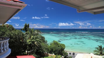 Vista para praia/oceano