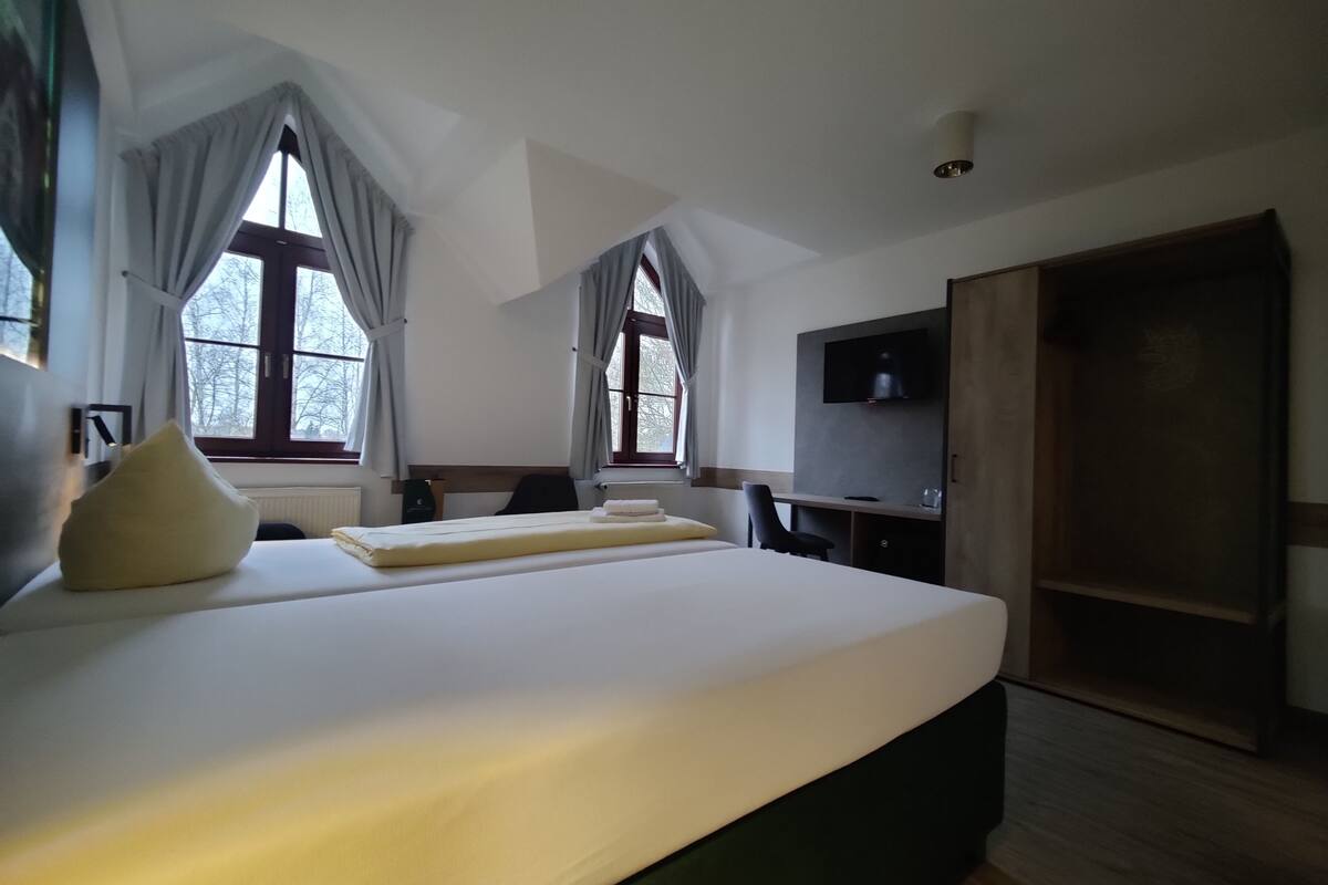 standard room, 1 single bed | 1 bedroom, premium bedding, minibar, individually decorated