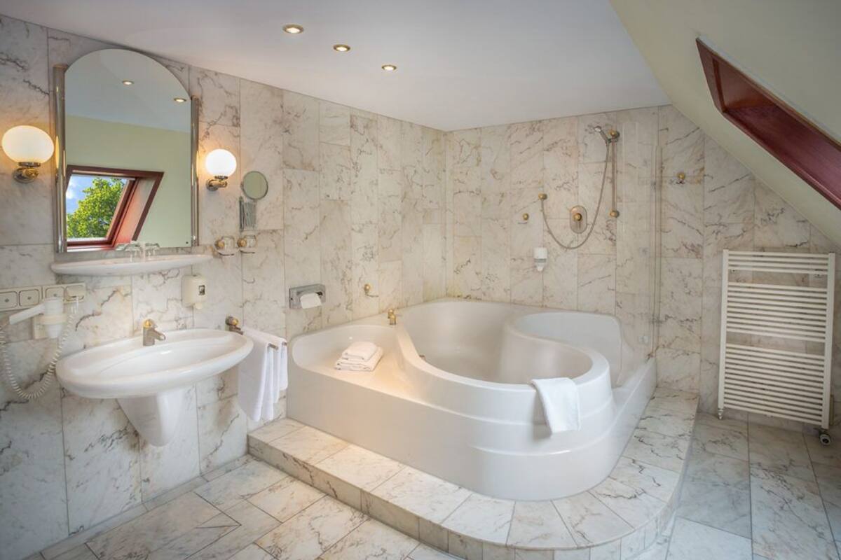 deluxe suite | bathroom | free toiletries, hair dryer, towels, soap