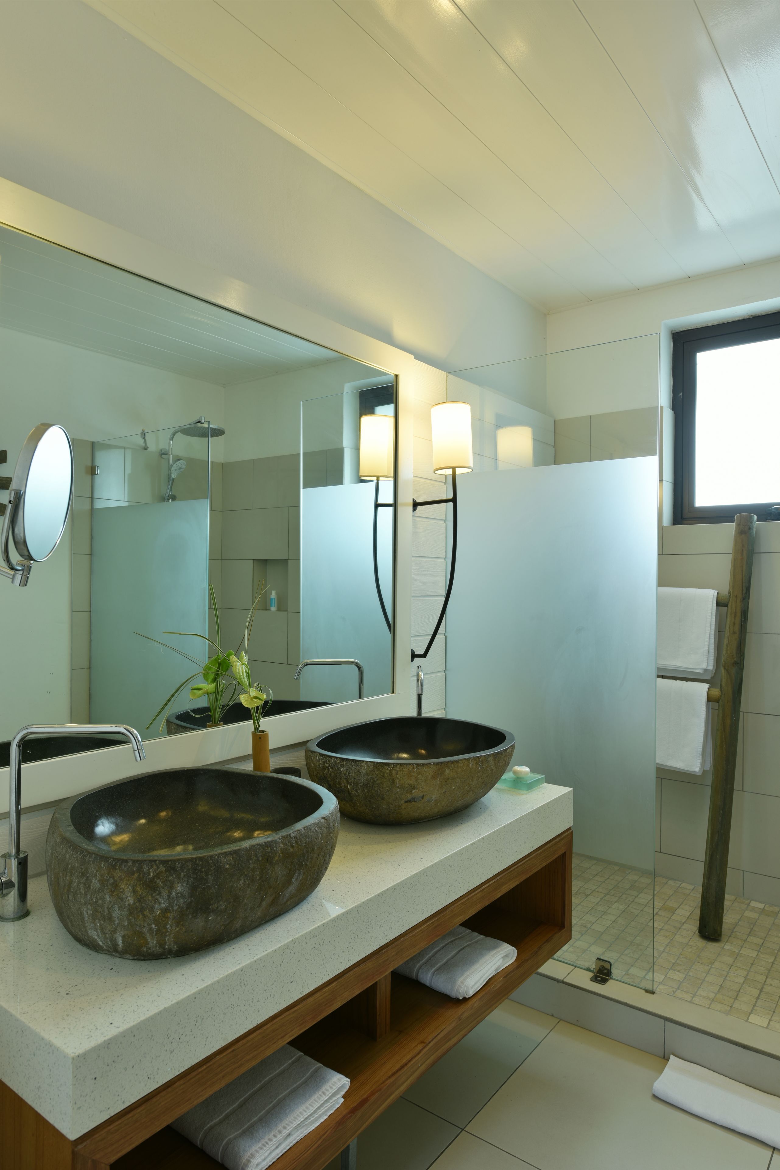 shower, rainfall showerhead, free toiletries, hair dryer