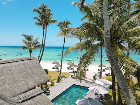 Outdoor pool, pool umbrellas, sun loungers
