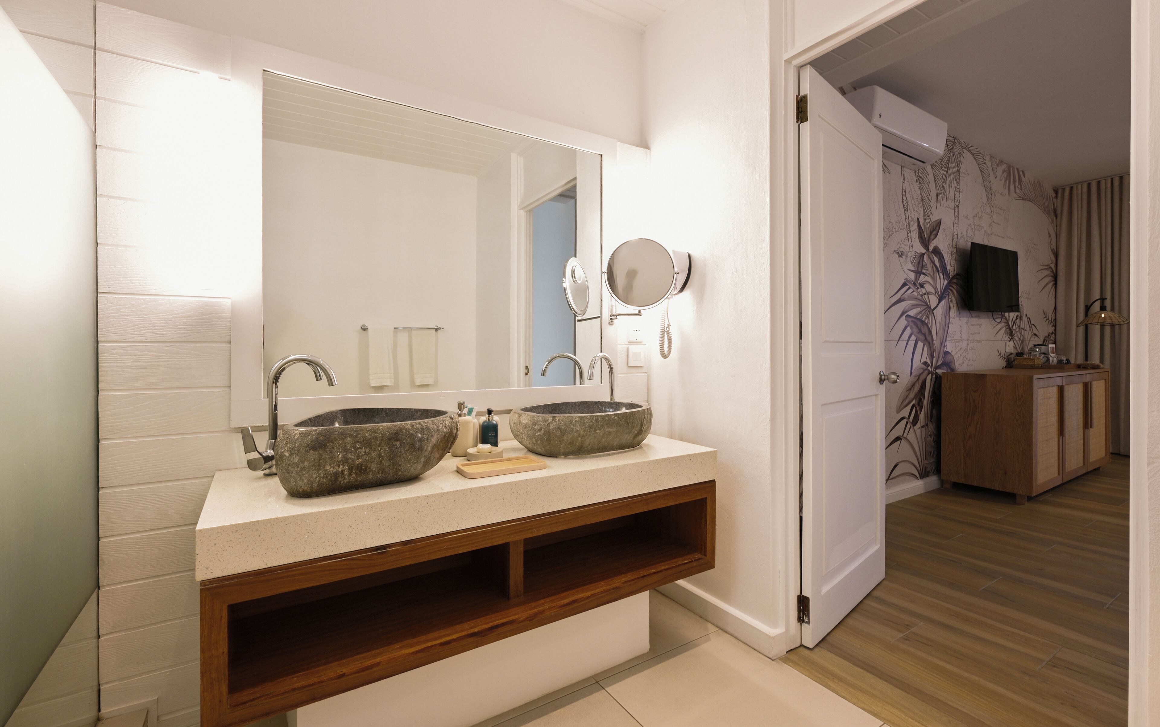 shower, rainfall showerhead, free toiletries, hair dryer