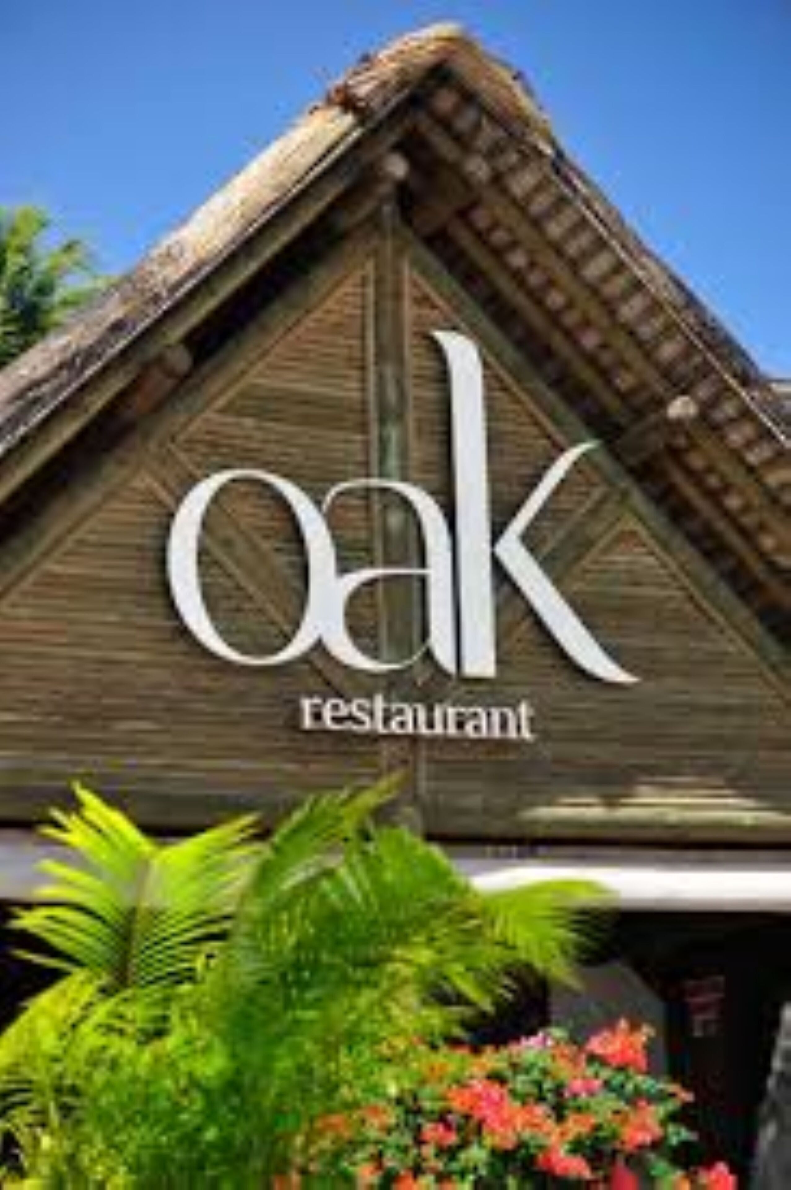 lunch and dinner served, pool views