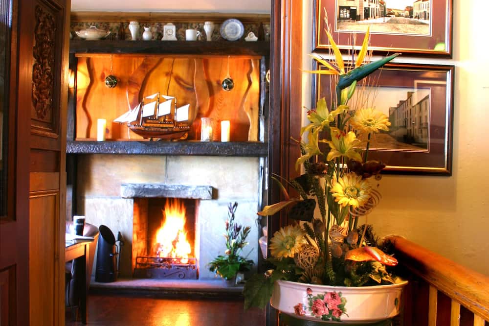 Maddens Bridge Bar & Guesthouse