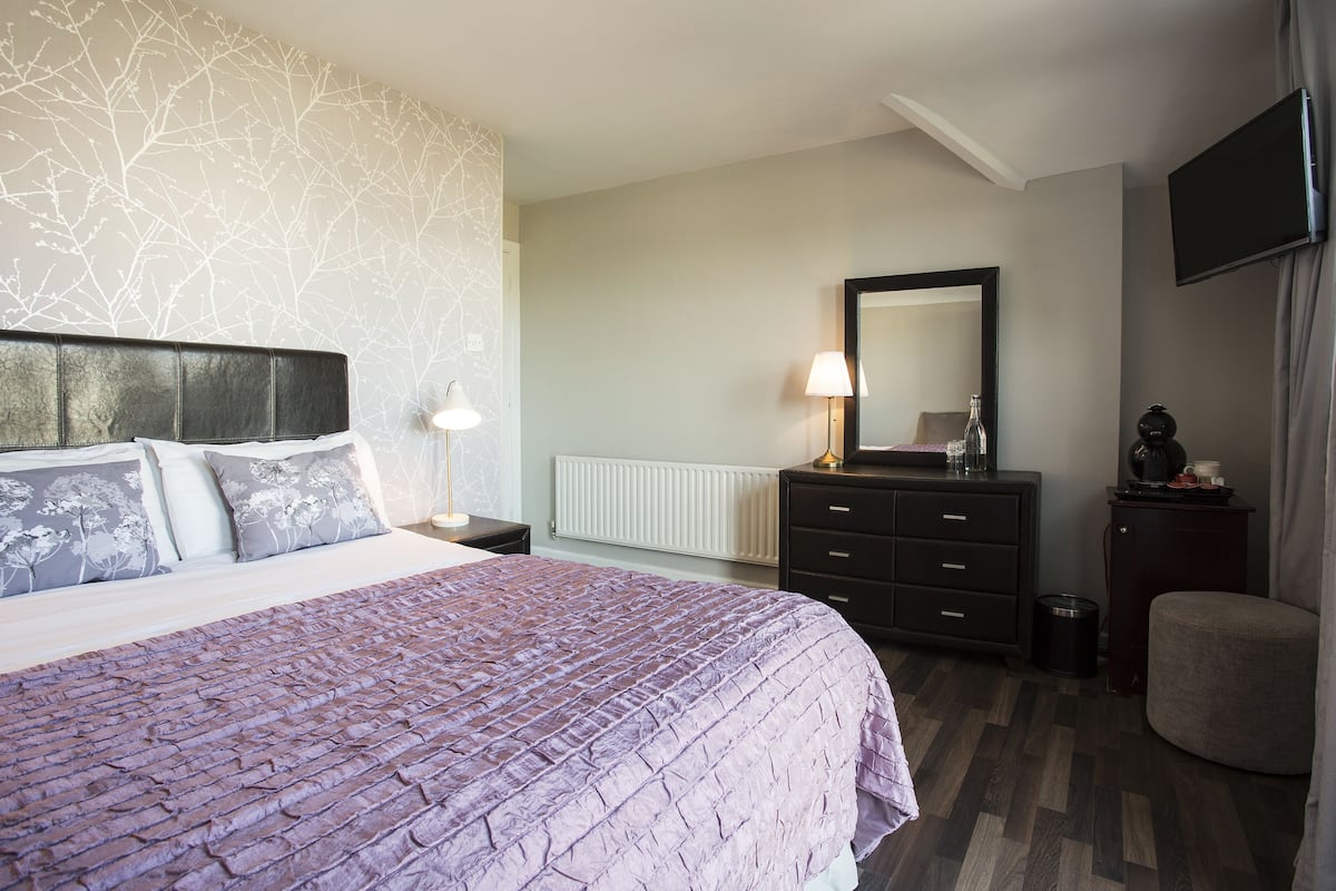 Basic Double Room, City View | Desk, iron/ironing board, free WiFi, bed sheets