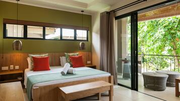 Superior Double Room, Sea View | Premium bedding, minibar, in-room safe, blackout curtains